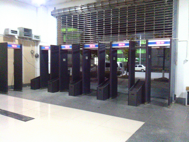 安檢門安裝現場 安檢門安裝現場